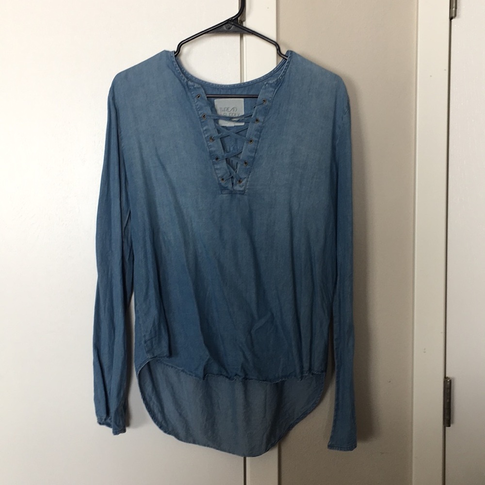 Jean-like material crisscross detailing